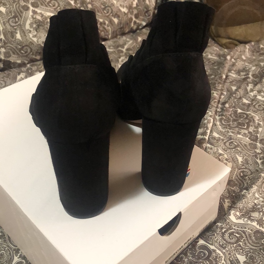 Heels - Picture 3 of 3